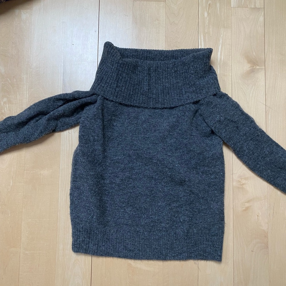 Aritzia Wilfred off-shoulder gray sweater
